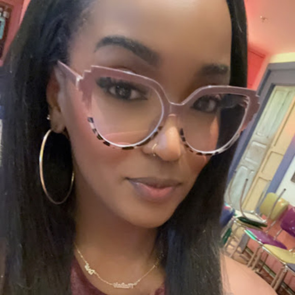 Meet your Posher, Laneathia - Picture 1 of 1